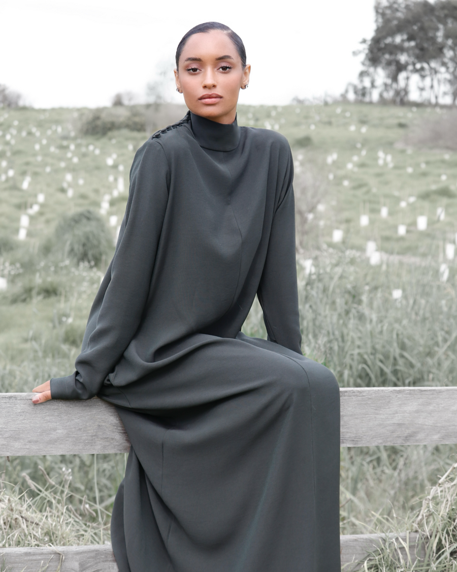 REVERENCE ABAYA  KOMBU GREEN